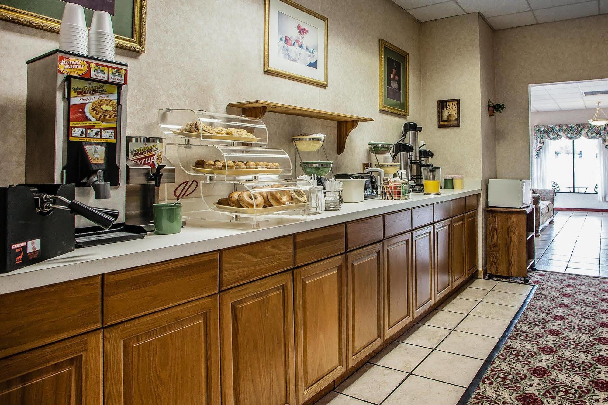 Knights Inn Montgomeryville Εξωτερικό φωτογραφία
